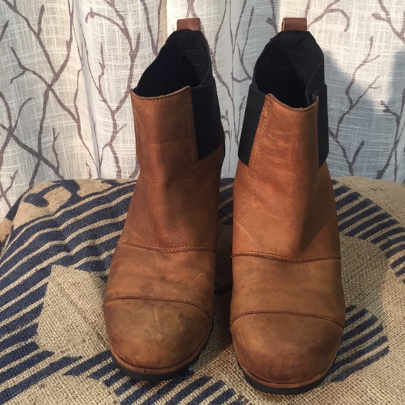 Sorel leather heel boots with stretch top - Picture 2 of 8
